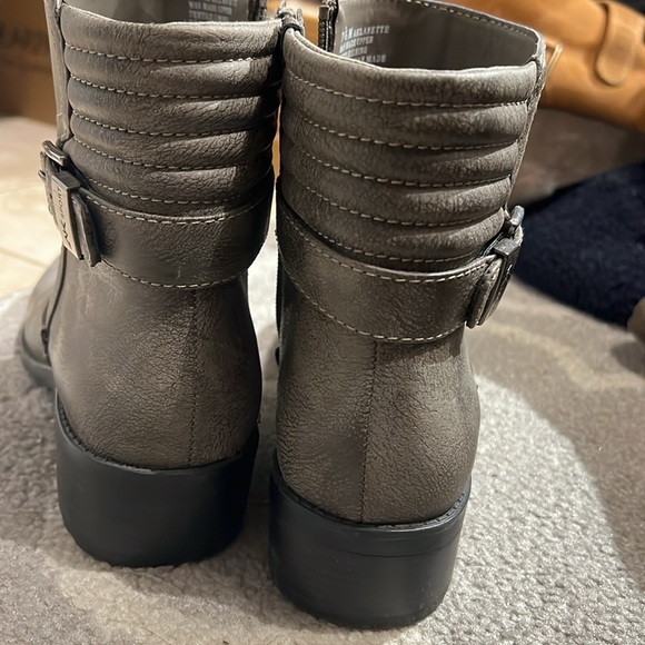 Anne Klein gray ankle boot - Picture 2 of 5